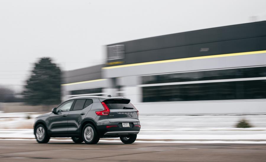  Volvo XC40 T4 Momentum 2018 года  (NA) (фото 16 из 36)